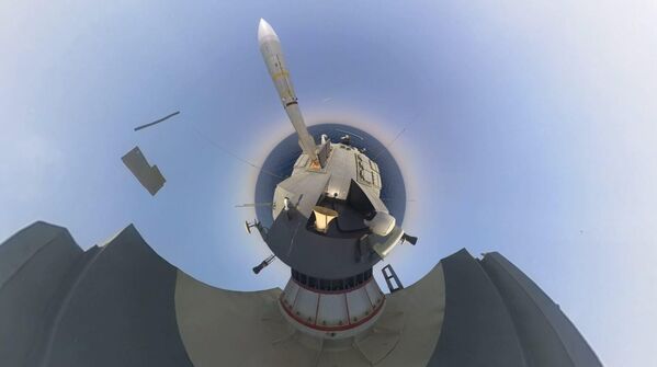 إطلاق صاروخ خلال مناورات عسكرية للحرس الثوري الإيراني في مضيق هرمز - سبوتنيك عربي