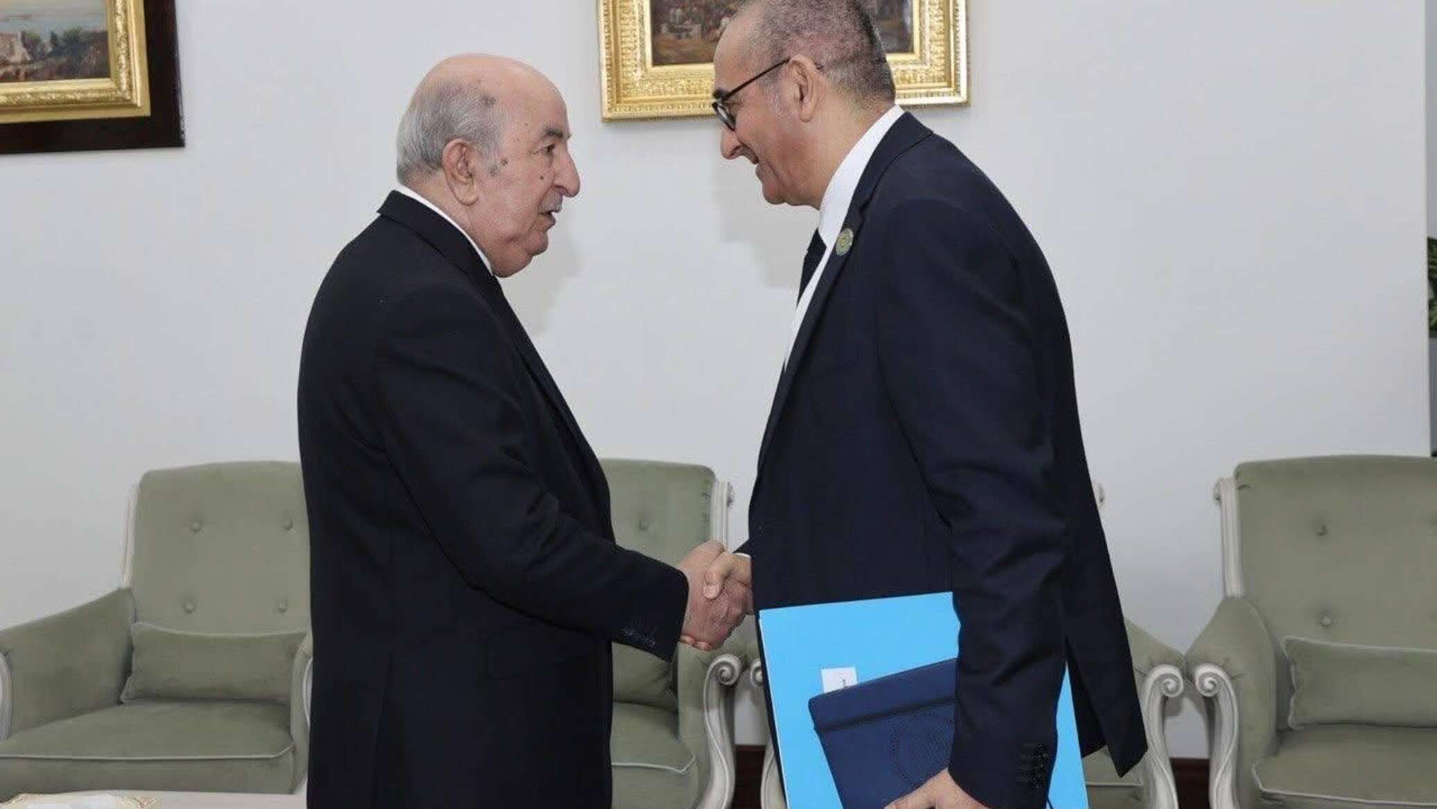 محللون لـ"سبوتنيك": زيارة وزير الداخلية الفرنسي إلى الجزائر تحضر لعودة الدفء إلى العلاقات المتوترة