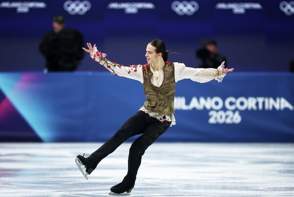 خلال مشاركة المتزلج الفني الروسي بيتر غومينيك، في البرنامج القصير الفردي للرجال، كحكم محايد في الأولمبياد - سبوتنيك عربي