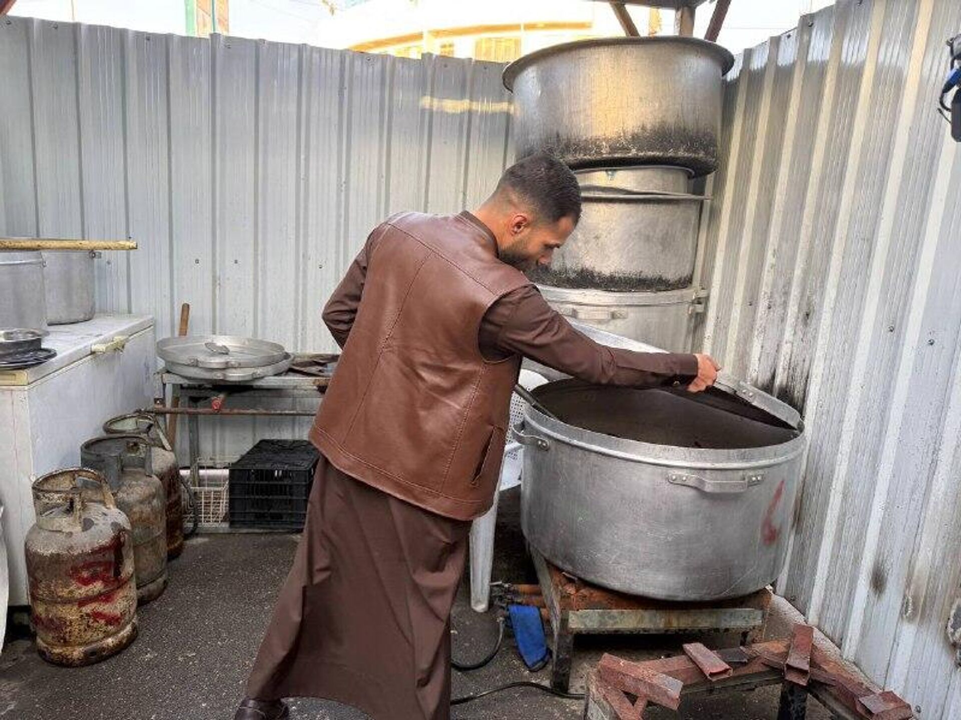 مطبخ الرحمة بالأعظمية.. مائدة مجانية توحد الصائمين في العراق - سبوتنيك عربي, 1920, 19.02.2026