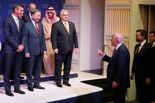 الرئيس الأمريكي دونالد ترامب، لحظة وصوله إلى اجتماع "مجلس السلام" في معهد السلام الأمريكي، واشنطن العاصمة، الولايات المتحدة الأمريكية - سبوتنيك عربي