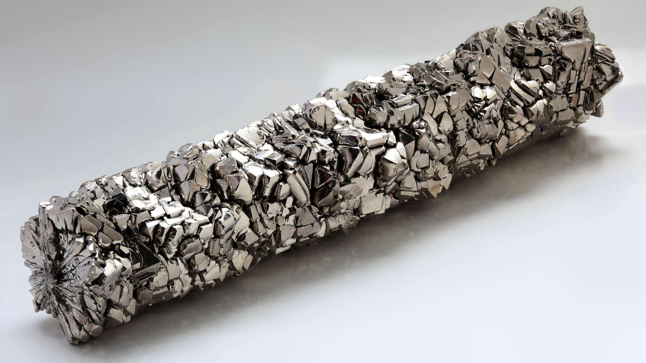 فرنسا تعزز وارداتها من التيتانيوم الروسي إلى مستوى قياسي