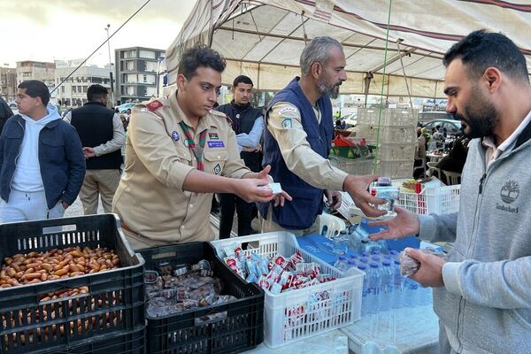 موائد الرحمن في بنغازي.. مبادرة إنسانية مستمرة منذ أكثر من عقدين لإطعام المحتاجين وعابري السبيل موائد الرحمن في بنغازي.. مبادرة إنسانية مستمرة منذ أكثر من عقدين لإطعام المحتاجين وعابري السبيل - سبوتنيك عربي