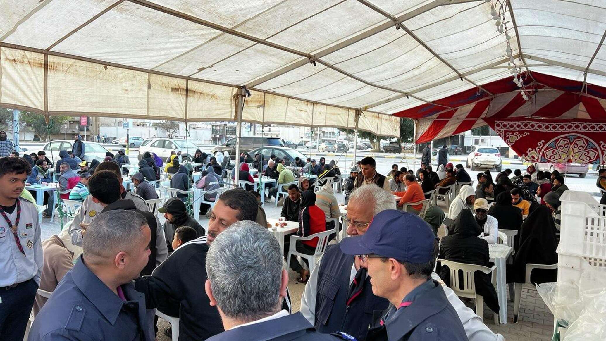 موائد الرحمن في بنغازي.. مبادرة إنسانية مستمرة منذ أكثر من عقدين لإطعام المحتاجين وعابري السبيل