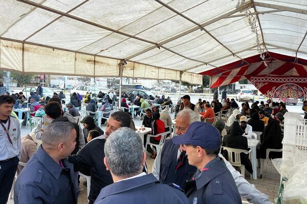 موائد الرحمن في بنغازي.. مبادرة إنسانية مستمرة منذ أكثر من عقدين لإطعام المحتاجين وعابري السبيل موائد الرحمن في بنغازي.. مبادرة إنسانية مستمرة منذ أكثر من عقدين لإطعام المحتاجين وعابري السبيل - سبوتنيك عربي