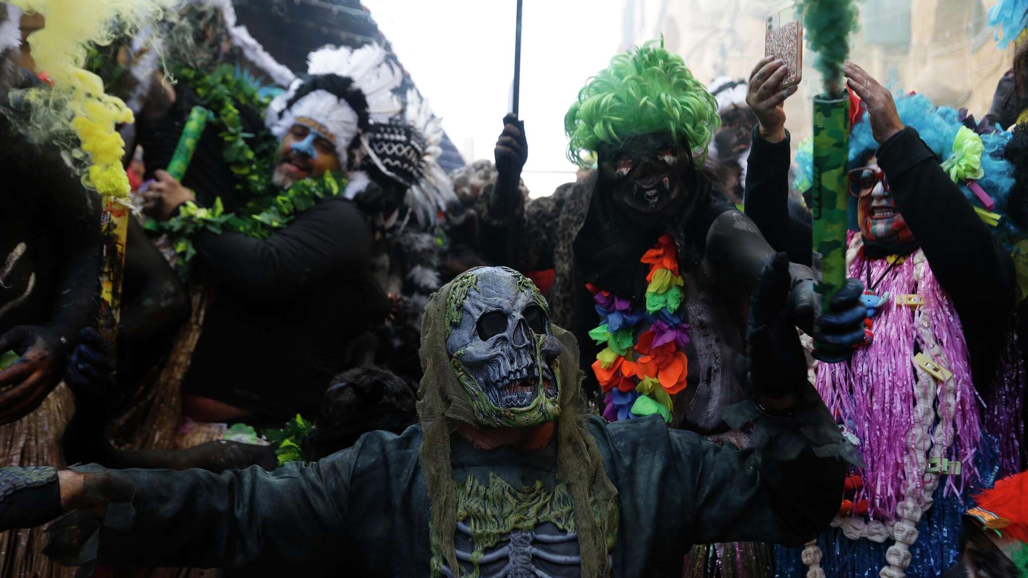 لبنان.. انطلاق كرنفال "الزامبو" في الميناء وسط حضور شعبي وسياحي