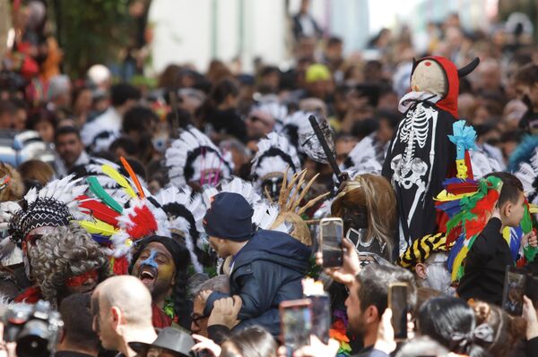 الزامبو.. أكثر المهرجانات غرابة وتميزا في لبنان
 - سبوتنيك عربي