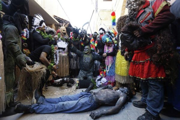 الزامبو.. أكثر المهرجانات غرابة وتميزا في لبنان
 - سبوتنيك عربي