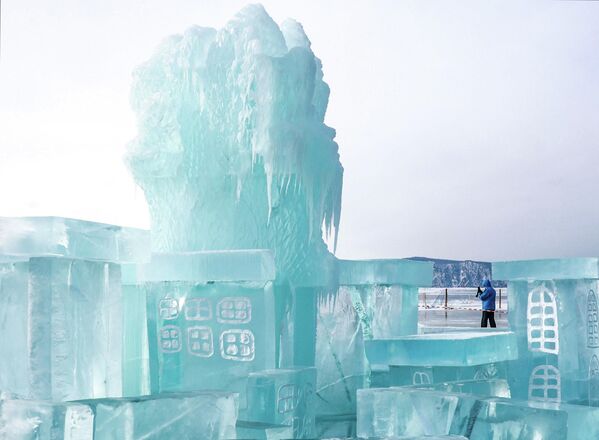 يقام مهرجان فنون الجليد الشتوي الـ12، مباشرة على بحيرة "بايكال"، في قرية ليستفيانكا، 2026. ويحتفل هذا الحدث بالذكرى السنوية الـ300 للقرية - سبوتنيك عربي