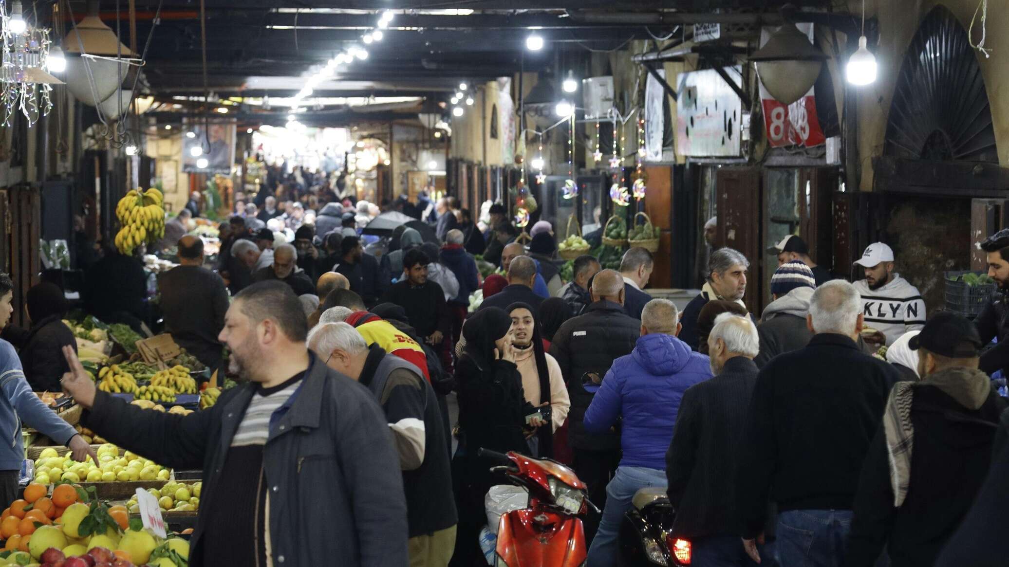 رمضان في ظل الضرائب الجديدة بلبنان.. ركود في أسواق طرابلس وشراء اللحوم بالغرام