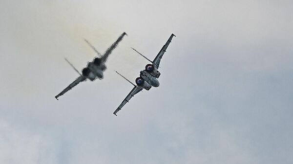 مقاتلات سو 30 إس إم في برنامج طيران ماكس 2021 الدولي للطيران والفضاء - سبوتنيك عربي