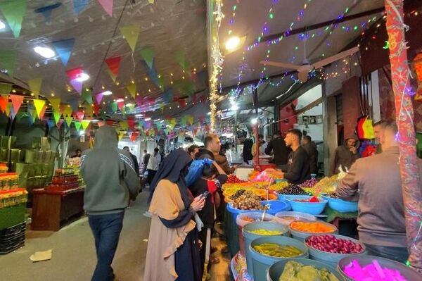 أسواق غزة تعود للحياة تدريجيا في شهر رمضان وسط قلة المشترين وغلاء الأسعار - سبوتنيك عربي