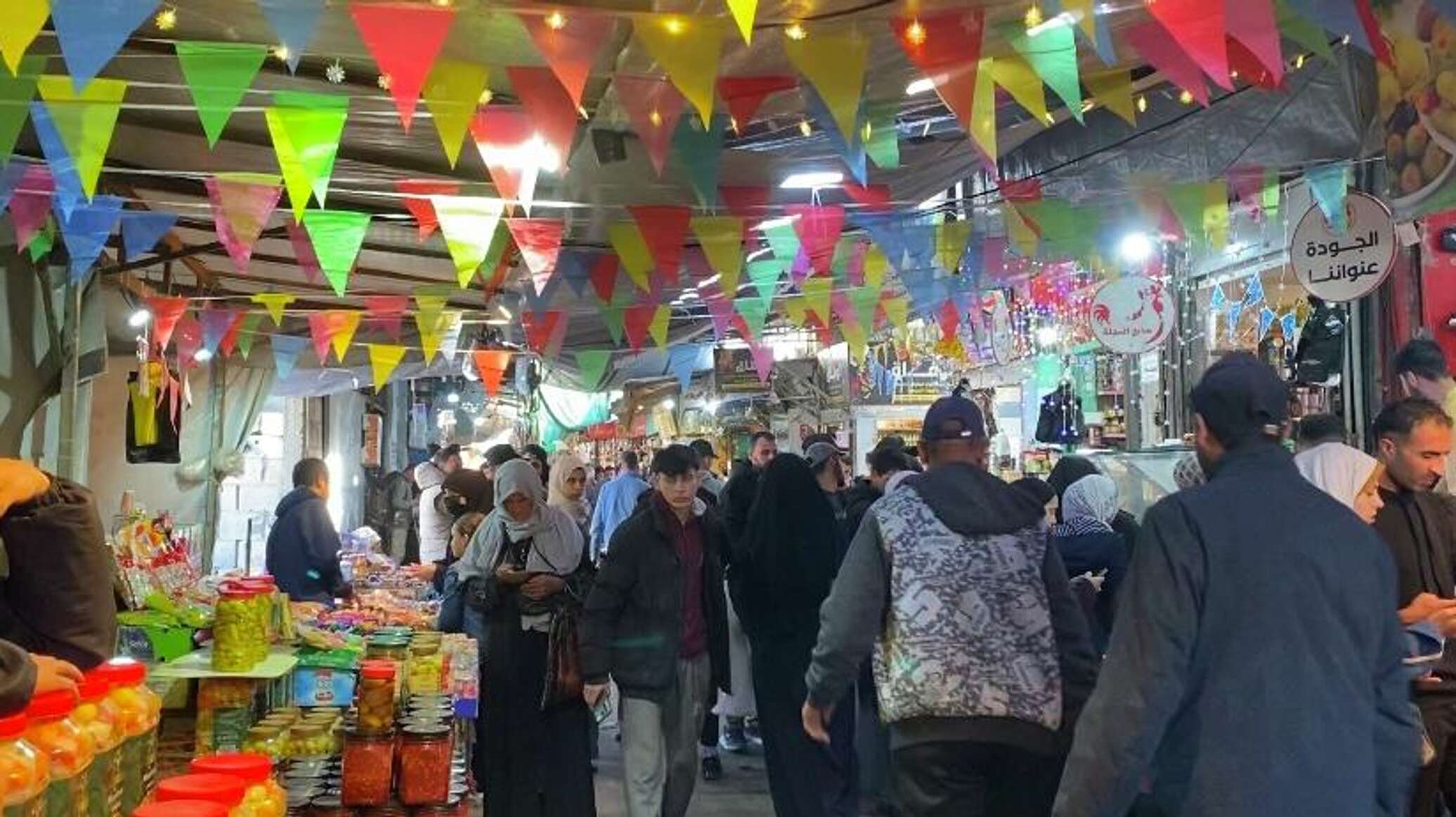 أسواق غزة تعود للحياة تدريجيا في شهر رمضان وسط قلة المشترين وغلاء الأسعار