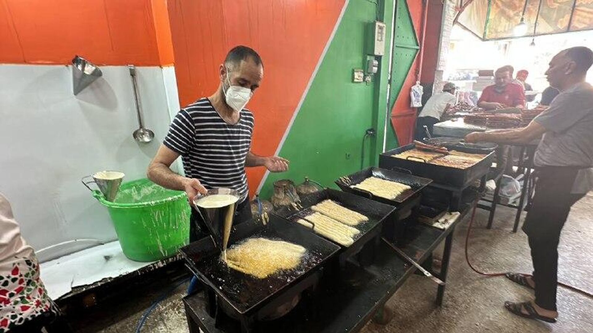 الزلابية وقلب اللوز في الجزائر ….حكاية حلويات تُزهر في رمضان وتفوح بعبق التراث  
 - سبوتنيك عربي, 1920, 26.02.2026