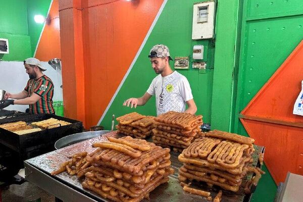 الزلابية وقلب اللوز في الجزائر...حكاية حلويات تزهر في رمضان وتفوح بعبق التراث - سبوتنيك عربي