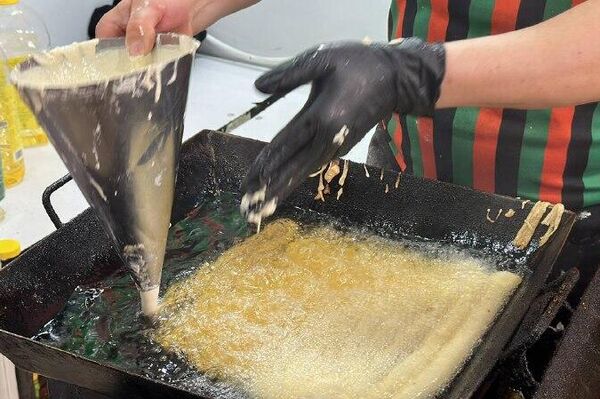 الزلابية وقلب اللوز في الجزائر...حكاية حلويات تزهر في رمضان وتفوح بعبق التراث - سبوتنيك عربي