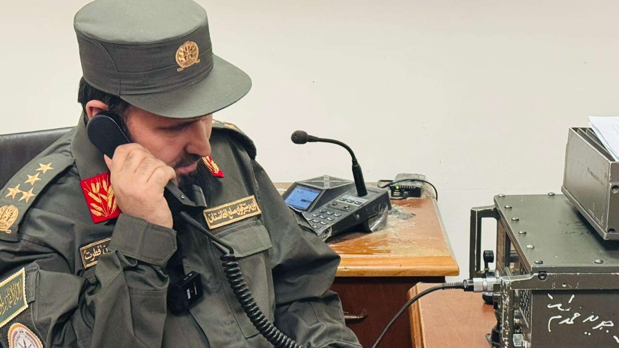 متحدث باسم الحكومة الأفغانية يعلن السيطرة على قاعدتين عسكريتين باكستانيتين