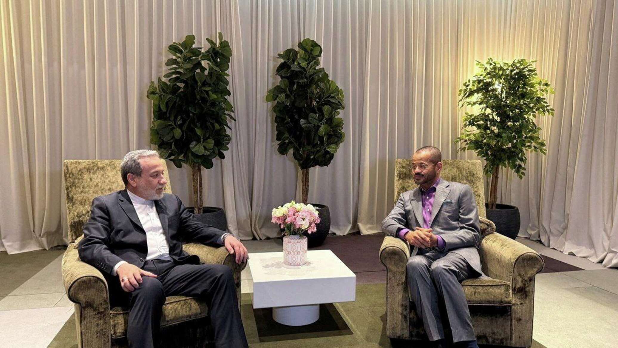 وزير الخارجية العماني يعلن إحراز تقدم كبير في المفاوضات الأمريكية الإيرانية