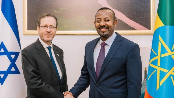 رئيس الوزراء الإثيوبي آبي أحمد أجرى  والرئيس الإسرائيلي إسحاق هرتسوغ - سبوتنيك عربي