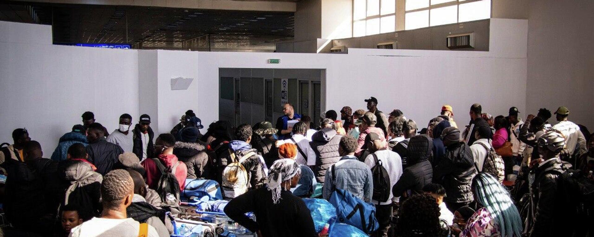 تونس: تأمين العودة الطوعية لـ309 مهاجرين نحو بلدانهم - سبوتنيك عربي, 1920, 26.02.2026