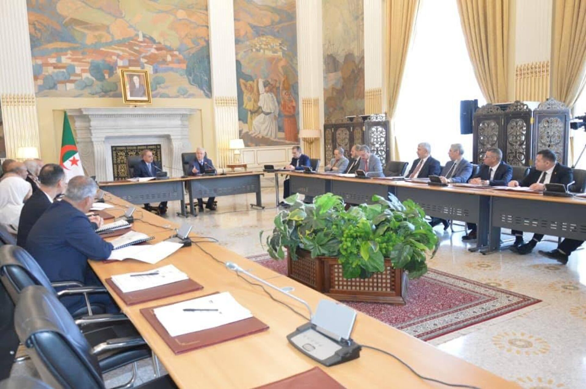 لجنة برلمانية مشتركة في الجزائر تعيد صياغة بعض مواد قانون تجريم الاستعمار - سبوتنيك عربي, 1920, 27.02.2026