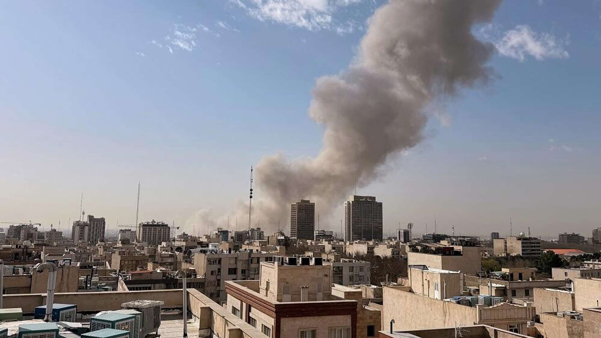 وزير الدفاع الإسرائيلي: بدء الغارات على إيران