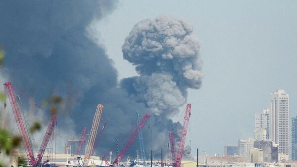 تصاعد الدخان في السماء بعد سماع دوي انفجارات في المنامة، البحرين، 28 فبراير/ شباط 2026 - سبوتنيك عربي