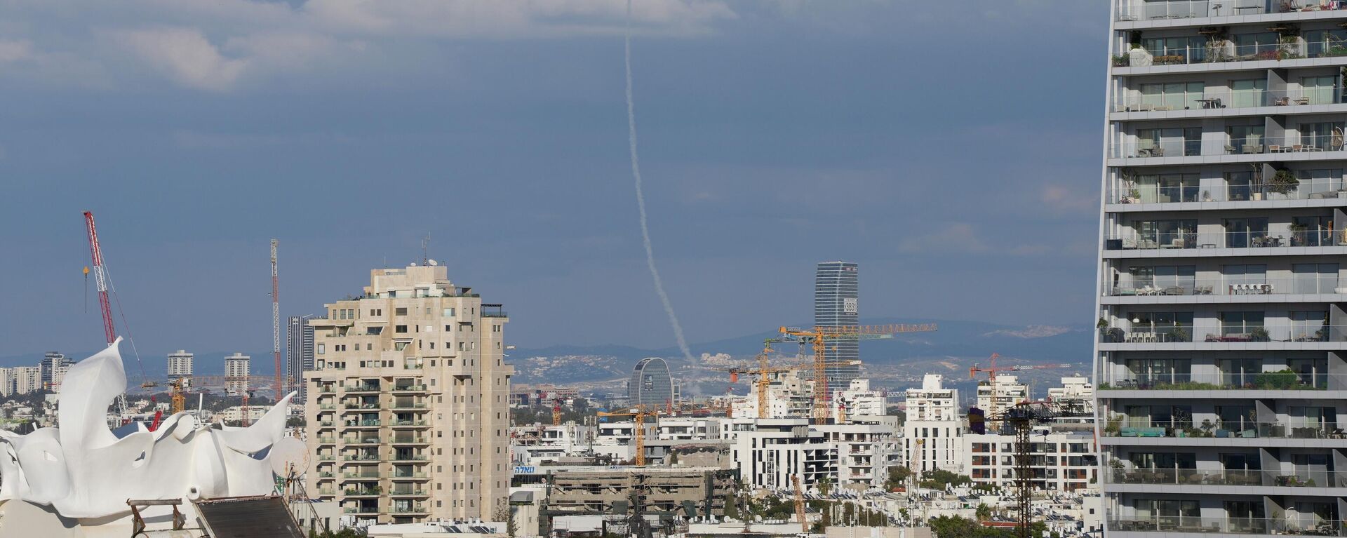 تل أبيب خلال اعتراض صاروخ إيراني - سبوتنيك عربي, 1920, 28.02.2026