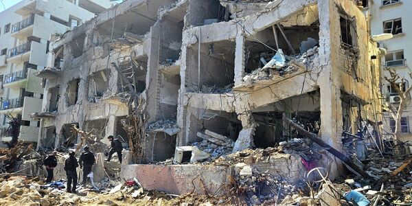 صورة تظهر الأبنية المتضررة في تل أبيب، وذلك بعد الهجمات الصاروخية الإيرانية. صورة تظهر الأبنية المتضررة في تل أبيب، وذلك بعد الهجمات الصاروخية الإيرانية. - سبوتنيك عربي