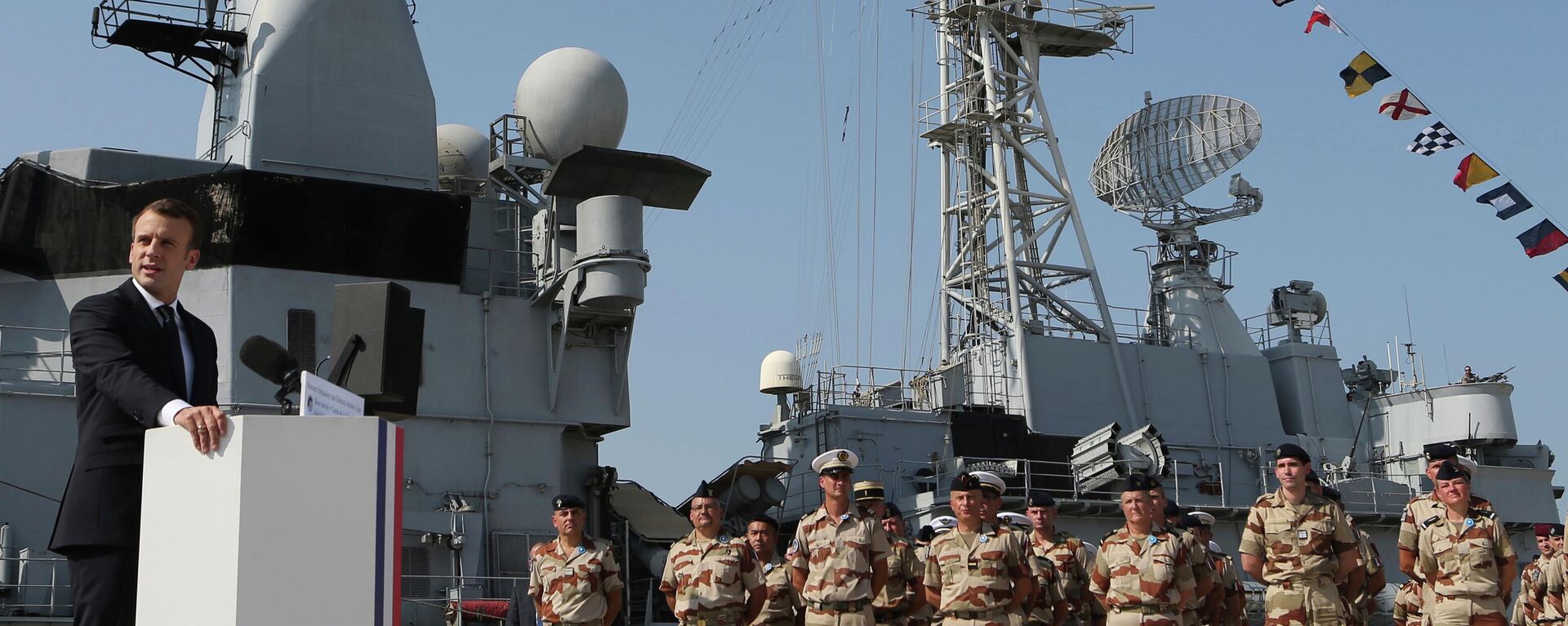 الرئيس الفرنسي إيمانويل ماكرون مع قوات فرنسية في الإمارات - سبوتنيك عربي, 1920, 20.03.2026