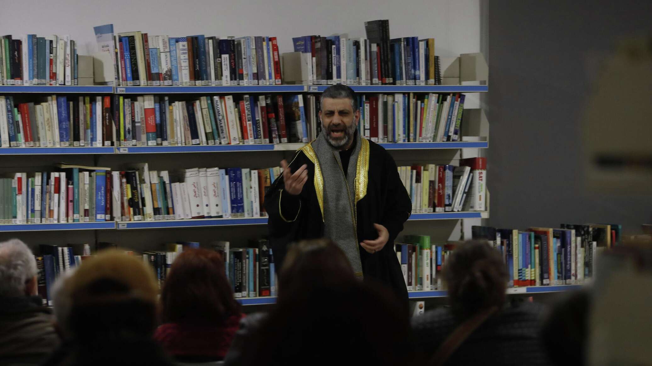 الحكواتي يعود... حكايات بلاد الشام تروى وجها لوجه بعيدا عن الشاشات