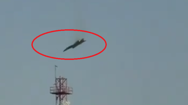 لحظة سقوط الطائرة الأمريكية في منطقة الجهراء⁩ شمال غرب ⁧الكويت⁩ - سبوتنيك عربي