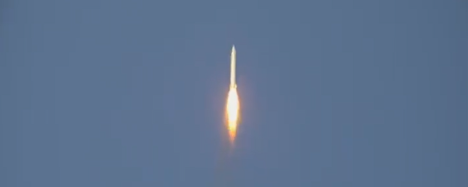 لحظة إطلاق الحرس الثوري الإيراني لصواريخ قدر وعماد  - سبوتنيك عربي, 1920, 02.03.2026