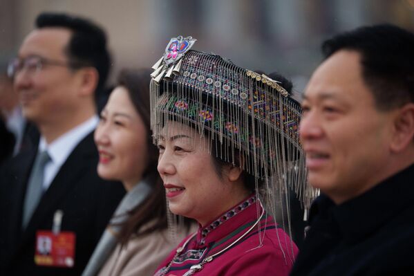 صورة تظهر وصول المدعوين، لحضور الجلسة الافتتاحية للمجلس الوطني لنواب الشعب في بكين، الصين. - سبوتنيك عربي