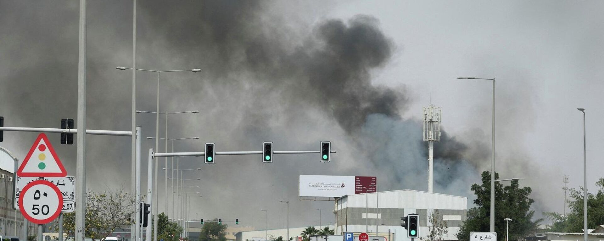 تصاعد الدخان بعد أنباء عن هجمات صاروخية إيرانية، في أعقاب ضربات أمريكية وإسرائيلية على إيران، كما شوهد من الدوحة، قطر، 1 مارس/ آذار 2026 - سبوتنيك عربي, 1920, 07.03.2026