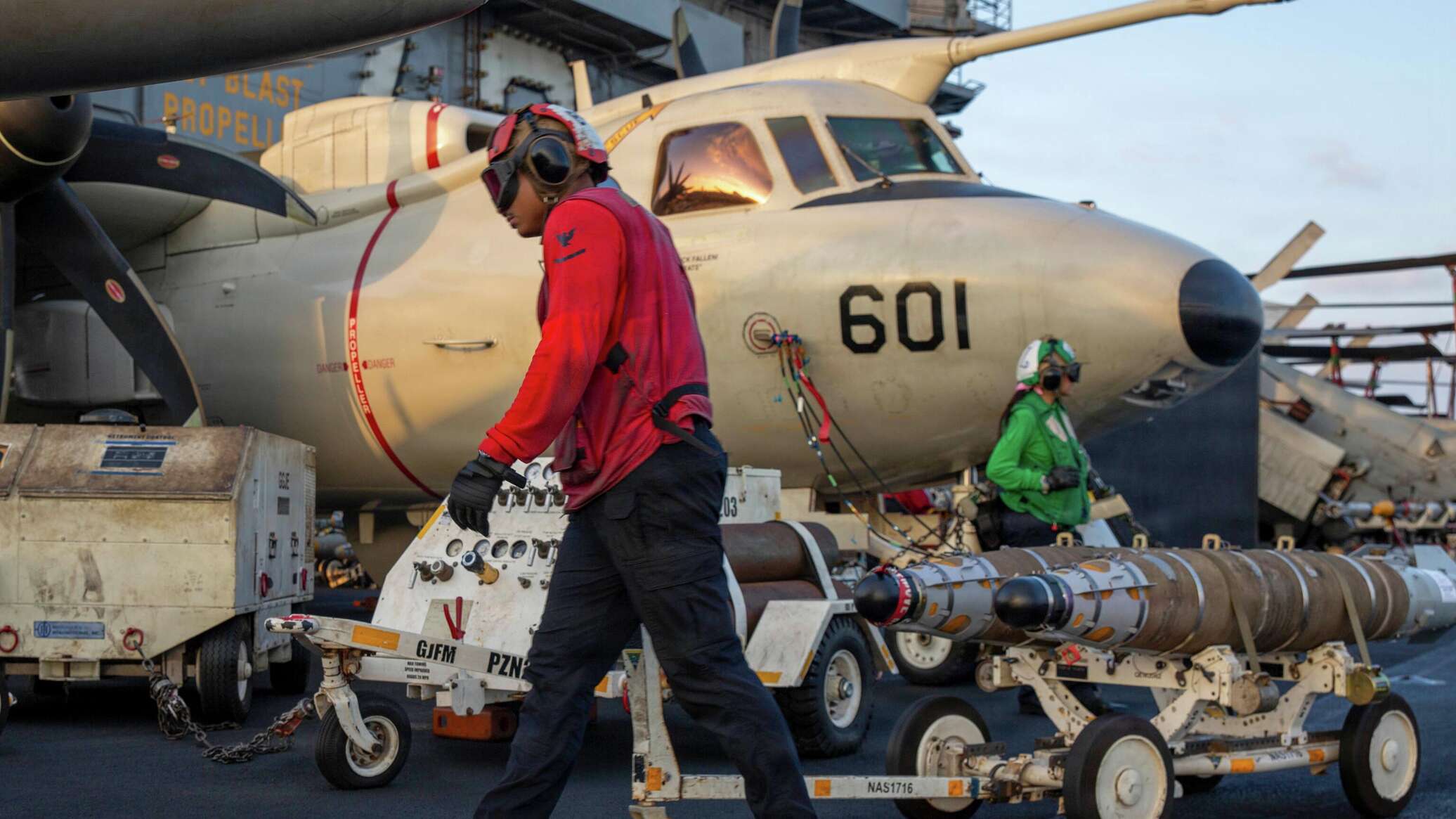 كيف يتم استنزاف واشنطن عسكريا في حرب إيران؟