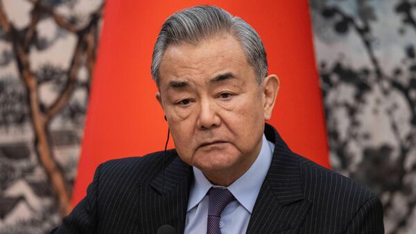 Министр иностранных дел Китая Ван И принимает участие в пресс-конференции с министром иностранных дел Франции Жан-Ноэлем Барро в Пекине - سبوتنيك عربي