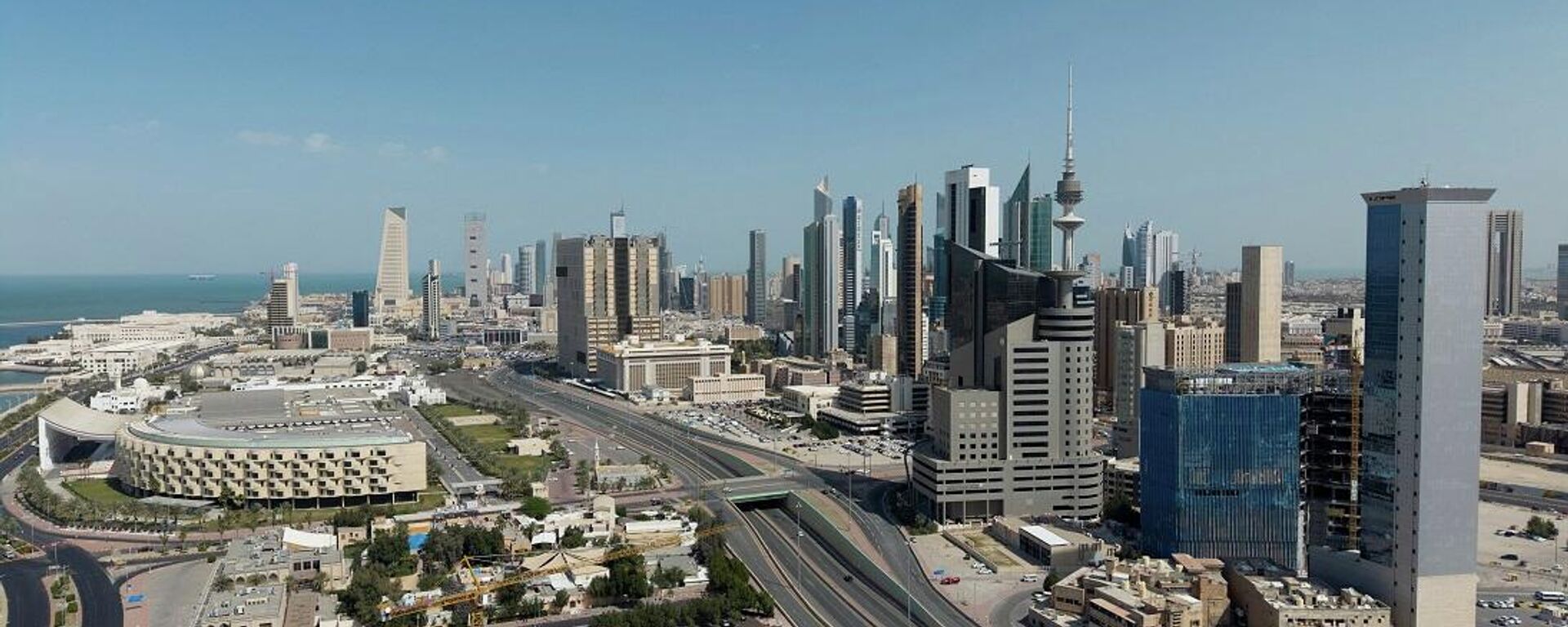 صورة التقطتها طائرة بدون طيار لمدينة الكويت، في أعقاب الضربات التي شنتها إسرائيل والولايات المتحدة على إيران، في الكويت، 28 فبراير/ شباط 2026 - سبوتنيك عربي, 1920, 09.03.2026