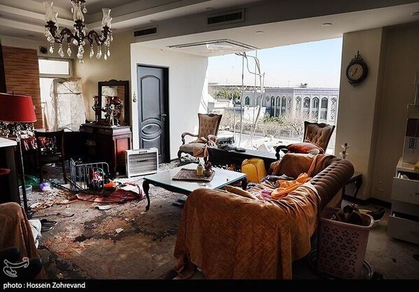 صورة من داخل أحد المنازل تظهر حجم الدمار، الذي تسببت به الغارات الأمريكية- الإسرائيلية - سبوتنيك عربي