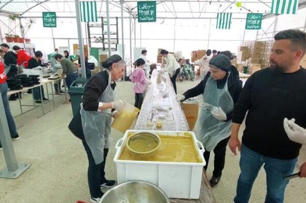  تضامنا مع النازحين في لبنان.. البيت الروسي والجالية الروسية  ينخرطان في مبادرات الإغاثة   - سبوتنيك عربي