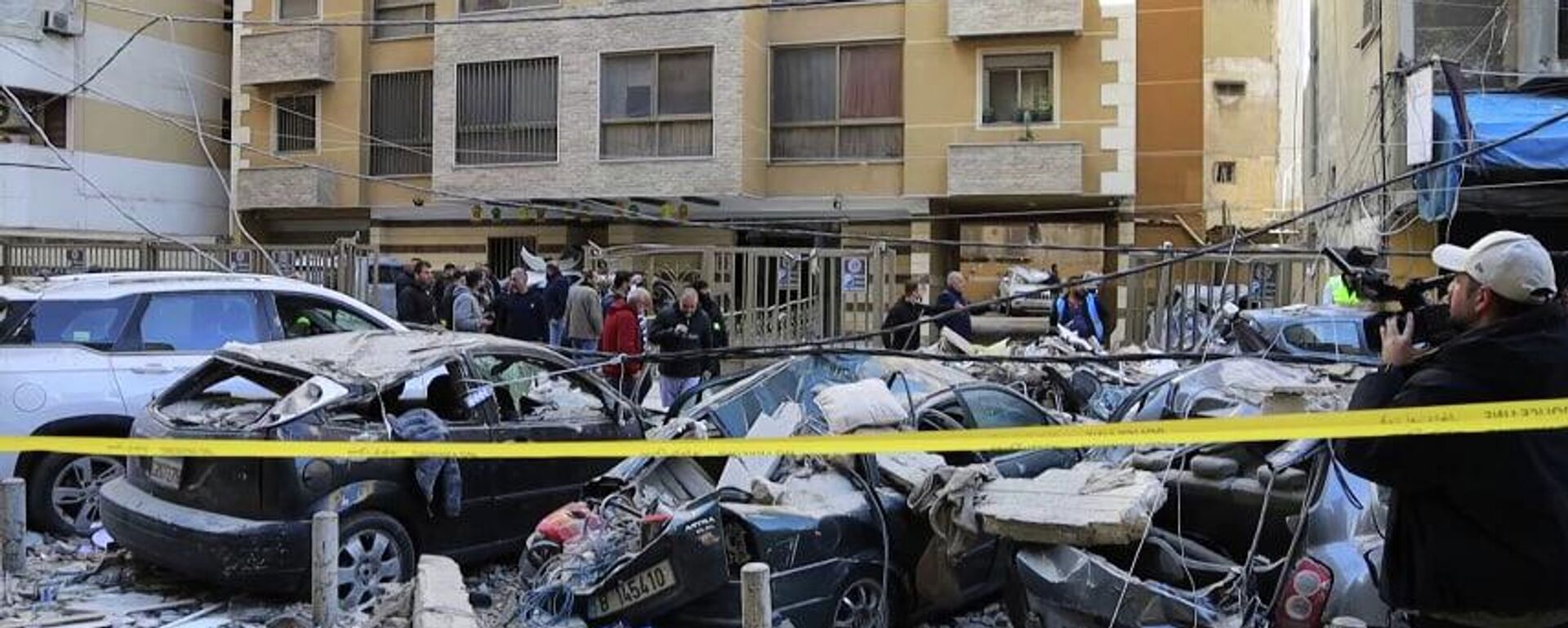 عدسة سبوتنيك ترصد الأضرار داخل الشقق السكنية في بيروت نتيجة غارة إسرائيلية    - سبوتنيك عربي, 1920, 14.04.2026