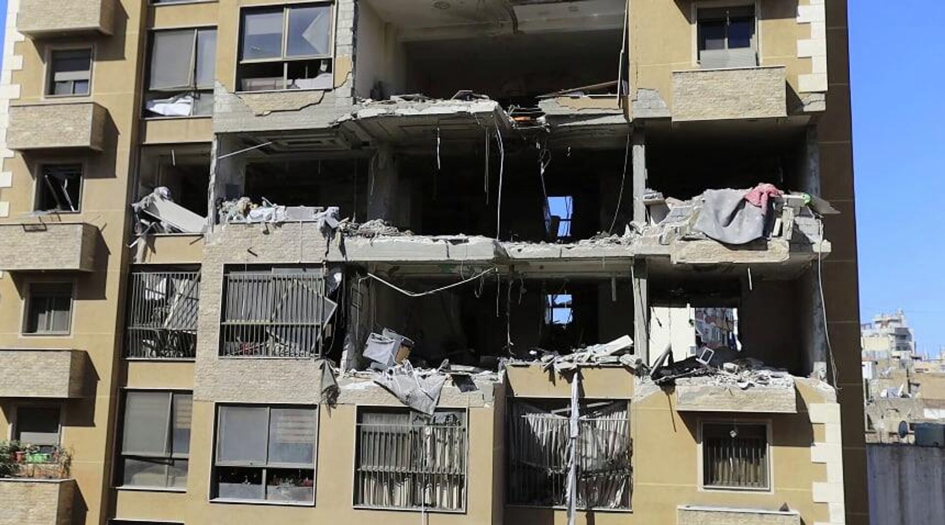 عدسة سبوتنيك ترصد الأضرار داخل الشقق السكنية في بيروت نتيجة غارة إسرائيلية    - سبوتنيك عربي, 1920, 11.03.2026