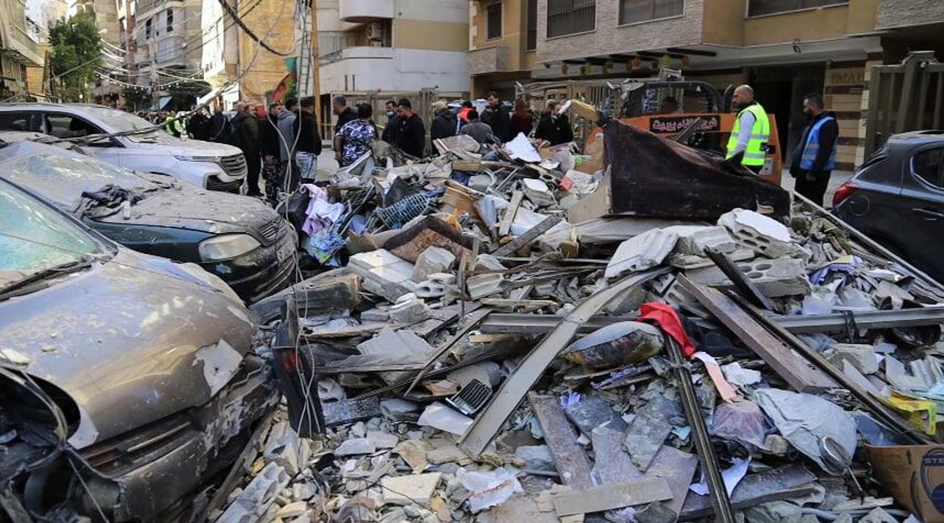 عدسة سبوتنيك ترصد الأضرار داخل الشقق السكنية في بيروت نتيجة غارة إسرائيلية    - سبوتنيك عربي, 1920, 11.03.2026