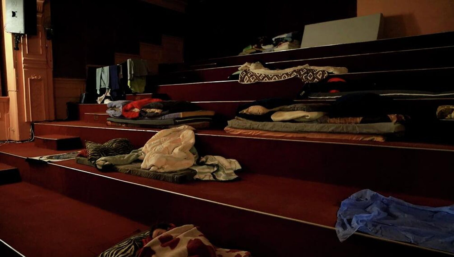 حين يتحول المسرح إلى بيت... حكايات نزوح داخل الكوليزيه في بيروت - سبوتنيك عربي, 1920, 11.03.2026