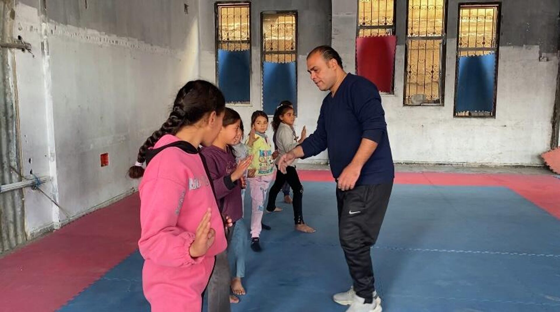 رياضة الكاراتيه تداوي ندوب الحرب في قلوب أطفال غزة - سبوتنيك عربي, 1920, 12.03.2026