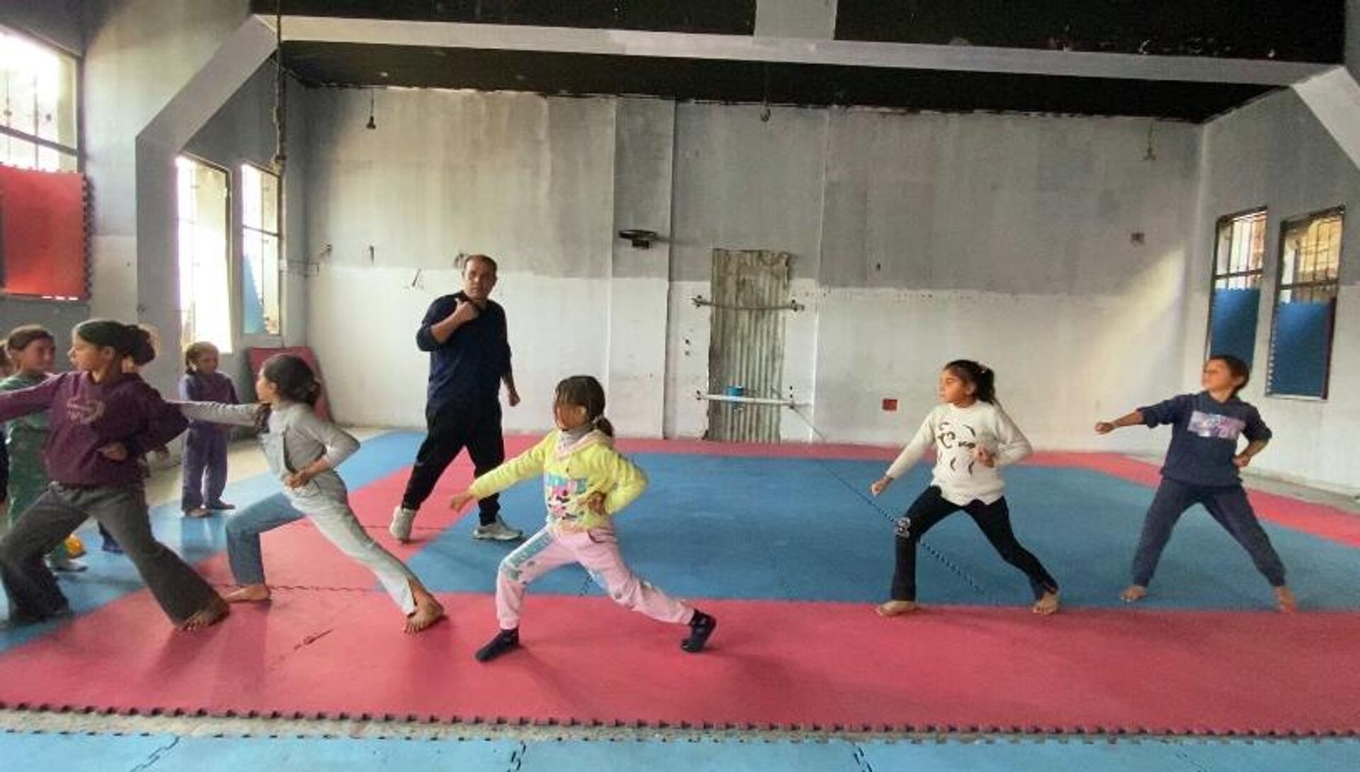 رياضة الكاراتيه تداوي ندوب الحرب في قلوب أطفال غزة - سبوتنيك عربي, 1920, 12.03.2026