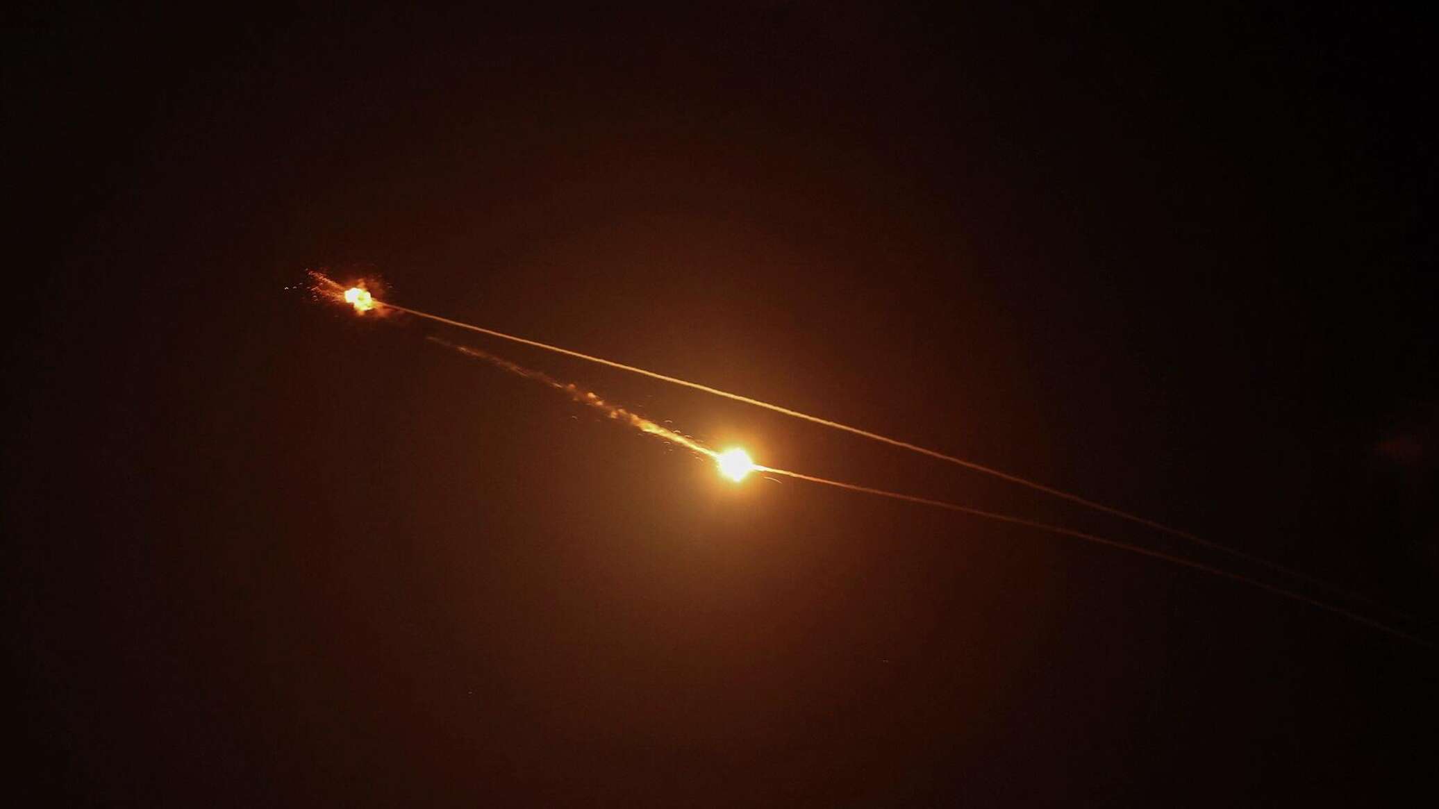 الجيش الإسرائيلي يعلن استهداف عناصر من الدفاع الجوي الإيراني وتدمير موقع لتخزين المسيرات