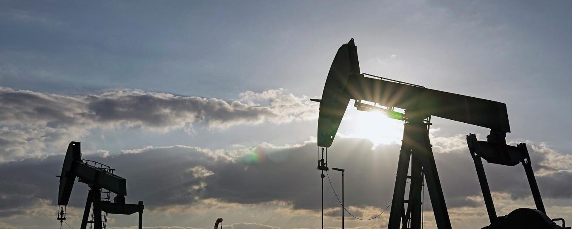 مضخات نفط - سبوتنيك عربي, 1920, 15.03.2026