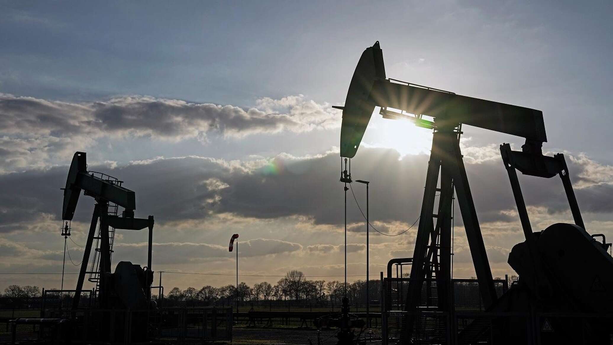 10 أحداث تاريخية أشعلت أسعار النفط