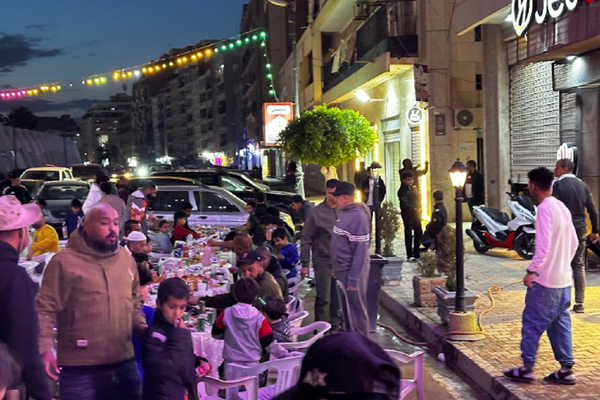 إفطار جماعي يعزز روح التآلف بين شباب مناطق وسط بنغازي في رمضان - سبوتنيك عربي